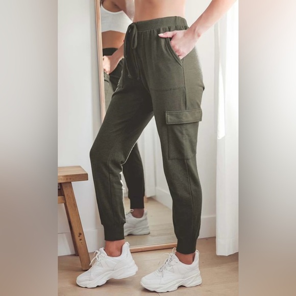 Lulus Casual Cargo Jogger Dance Sweat Track Pants, Dark Olive Green, Size M - Picture 3 of 11